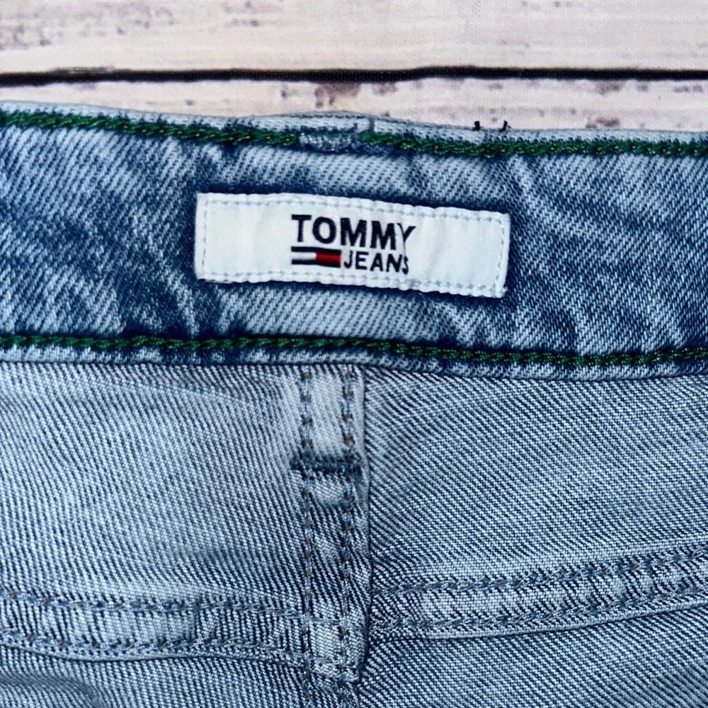 Tommy Hilfiger 15” euc