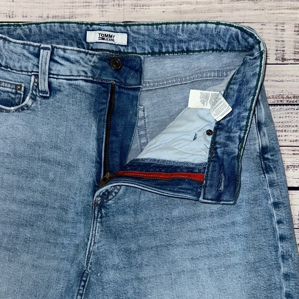 Tommy Hilfiger knee euc trendy