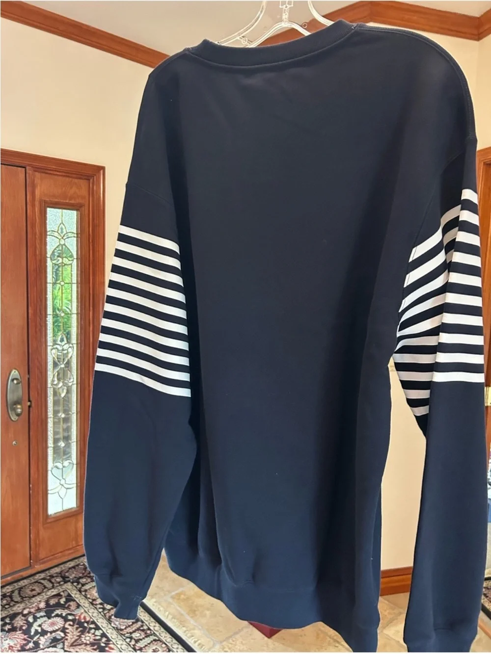 Men’s Gucci, 100% cotton logo print sweatshirt size large made in Italy. Navy.