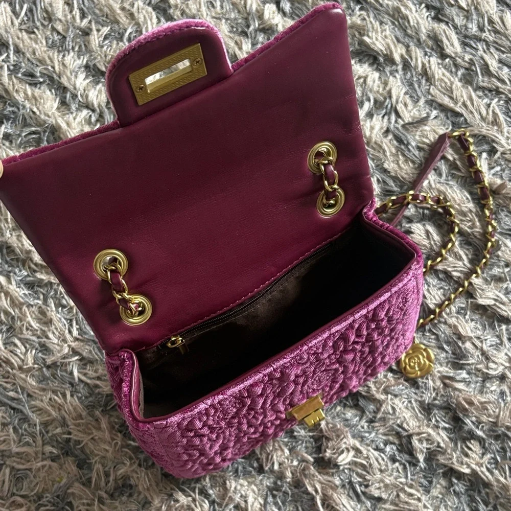 no brand chic pink