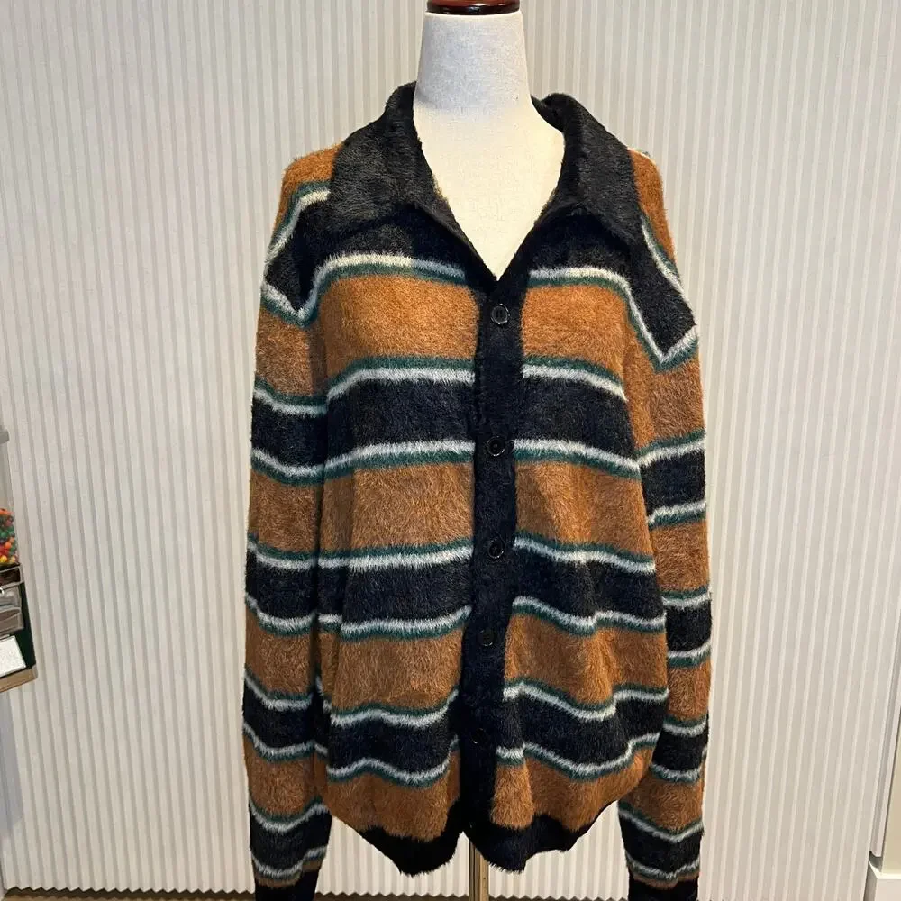 PacSun collared neckline