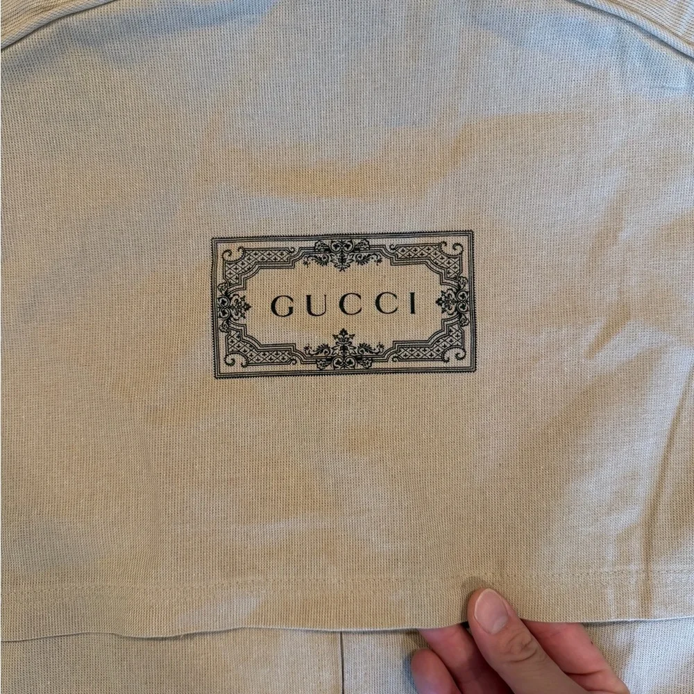 Gucci luxurious material convenient