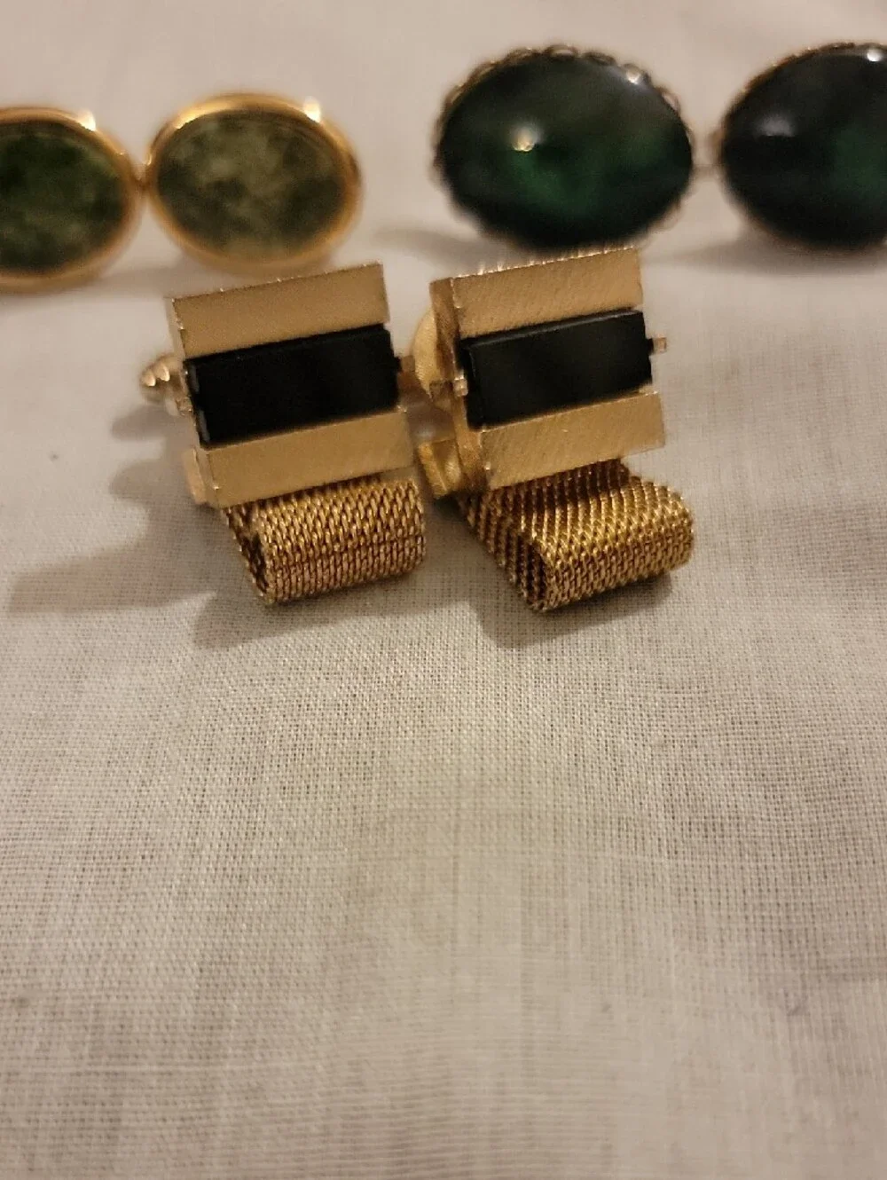The Unbranded Brand elegant gold