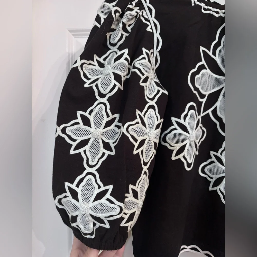 Letmebe Embroidered Top‎