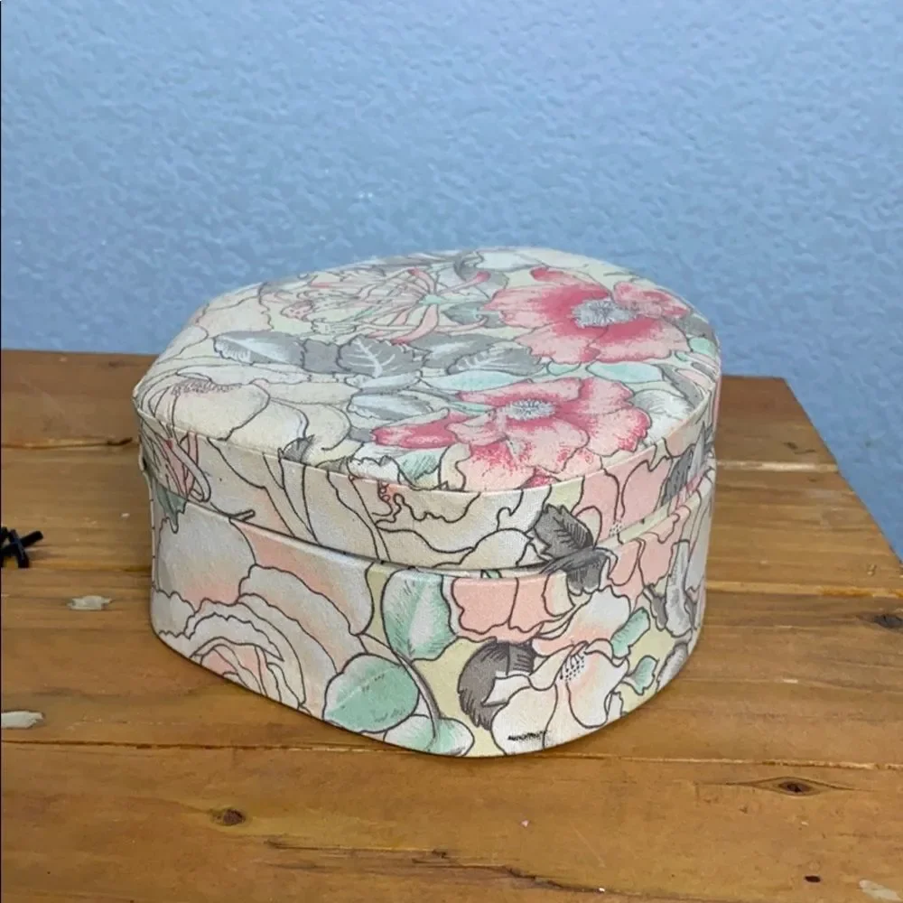 Vintage Chic Jewelry Box