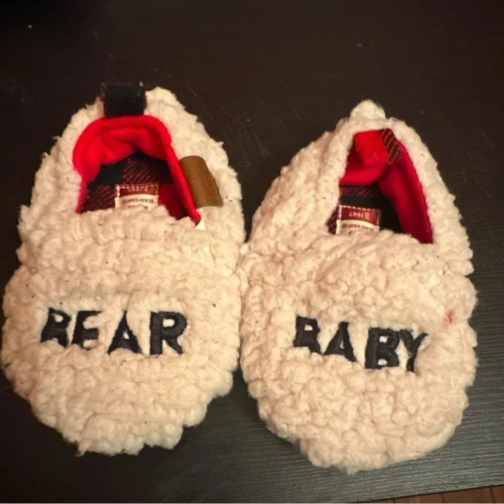 Dearfoams Kid’s Baby Bear Comfort Slippers Closed Back White Size 3-4. Wore Once
