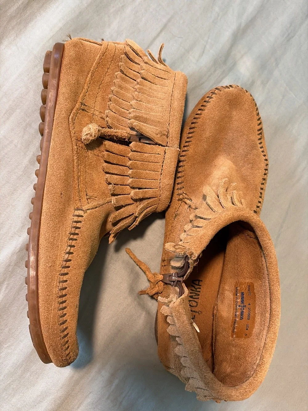 Minnetonka Leather Moccasins - Kids Size 4 - EXCELLENT condition!
