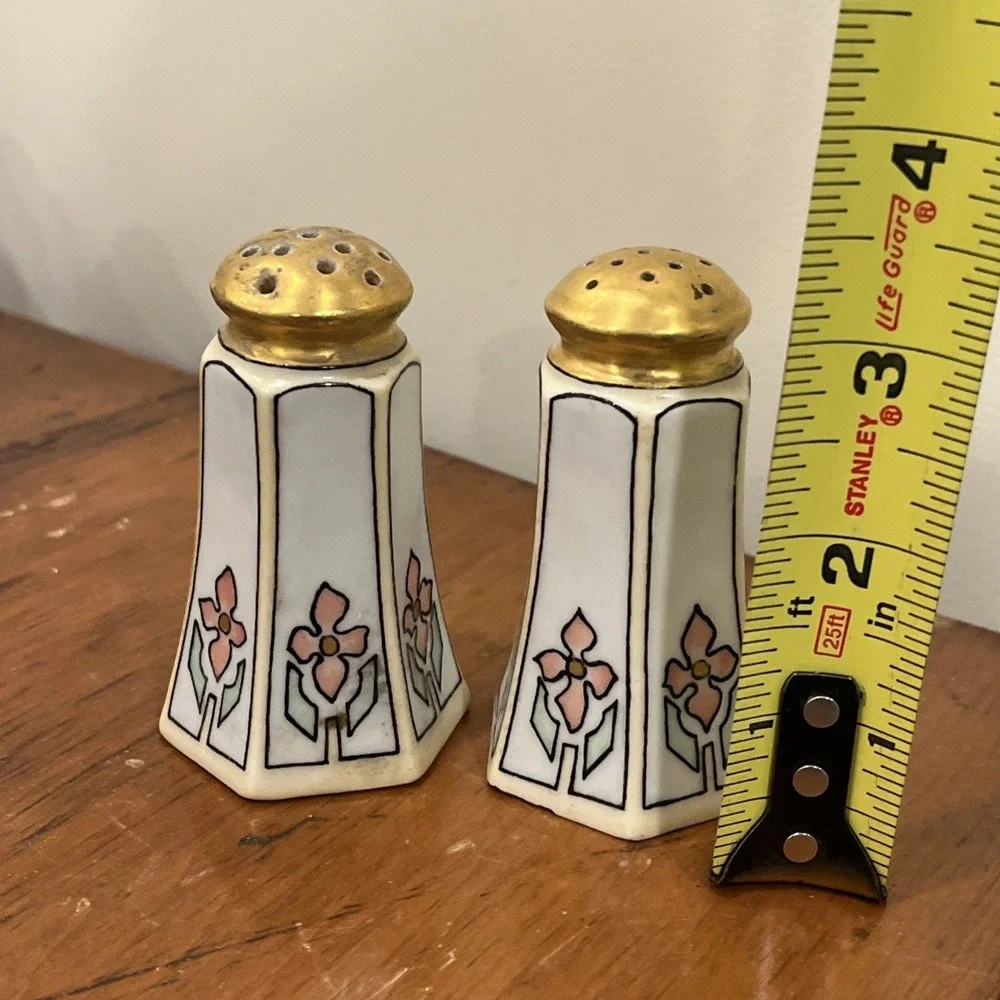 O&EG Royal Austria adorable painted