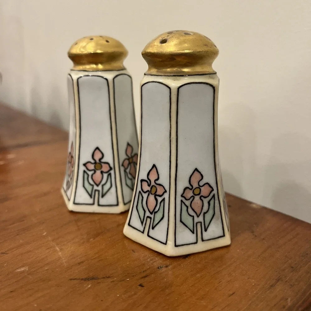 O&EG Royal Austria adorable painted