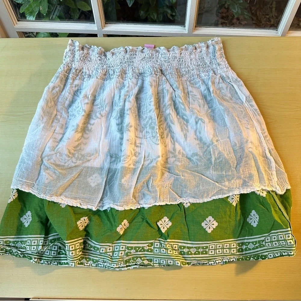 She's Cool Green and White Smocked Short Lined Bubble Mini Skirt size Large