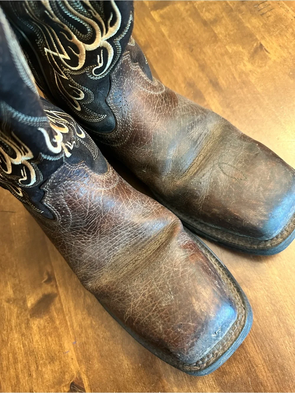 Ariat Mens 9.5 D Cowboy Work Boots Slip and Oil Resistant Composite Toe *Read*
