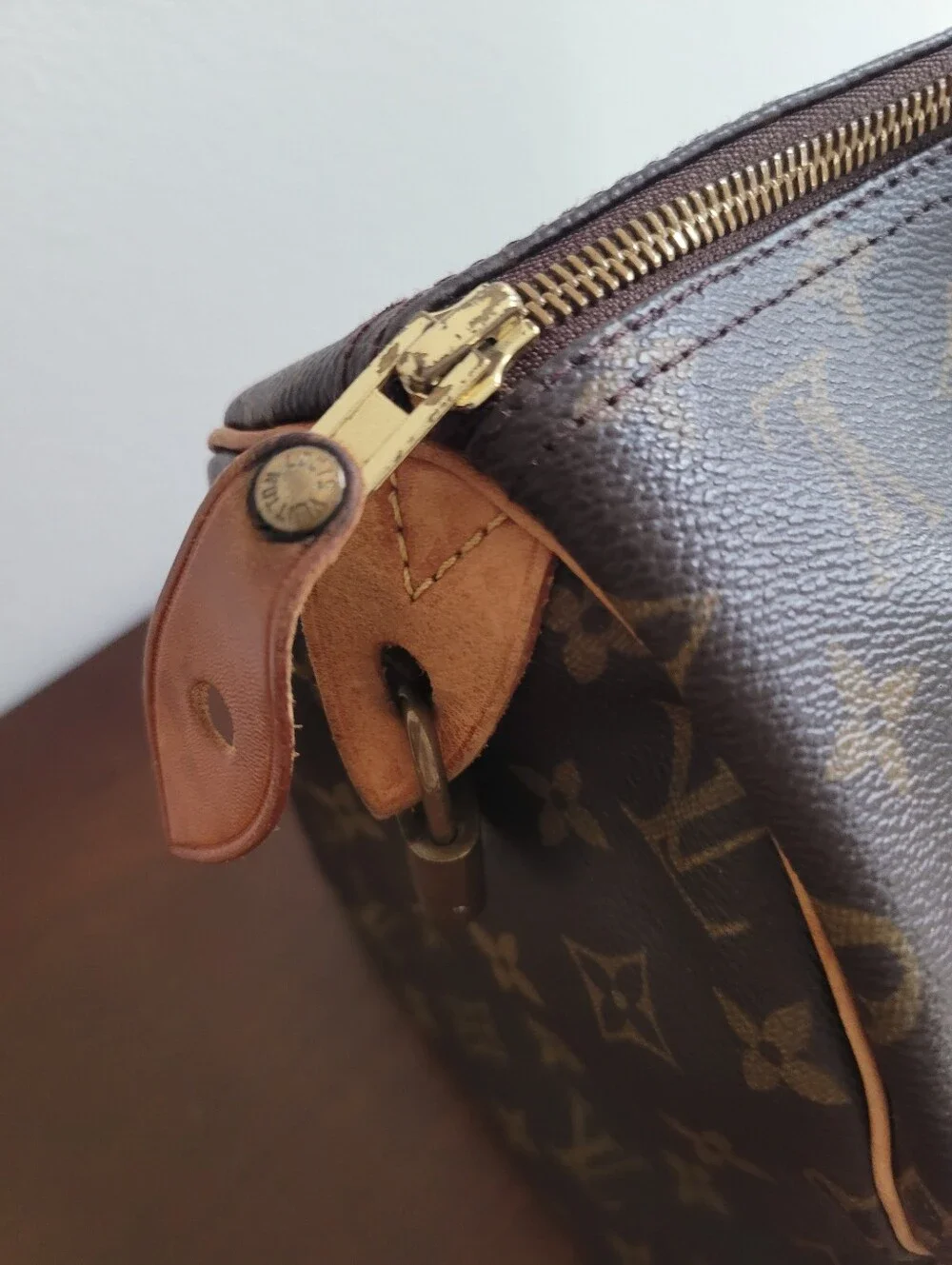 AUTHENTIC Louis Vuitton Speedy 40 Monogram Canvas