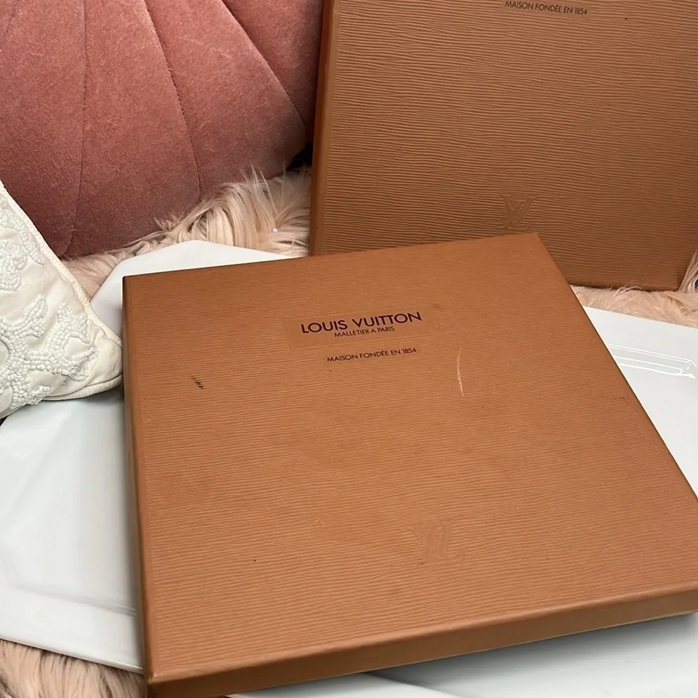 LOUIS VUITTON VINTAGE SILK SCARF
