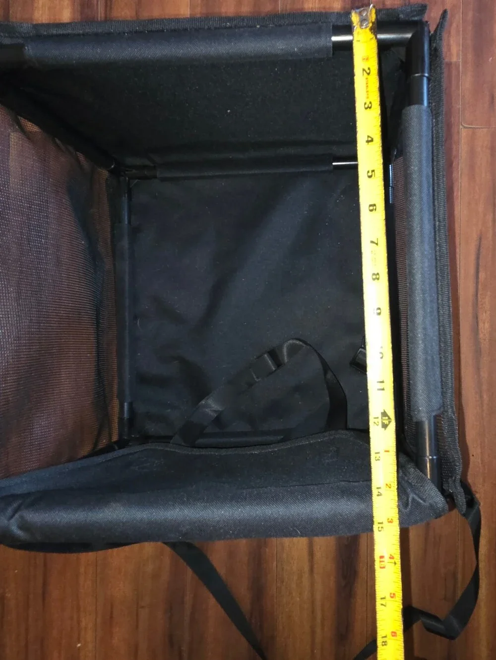 GUC Black Dog Carseat Bed With Safety Strap And Over Seat Strap 15