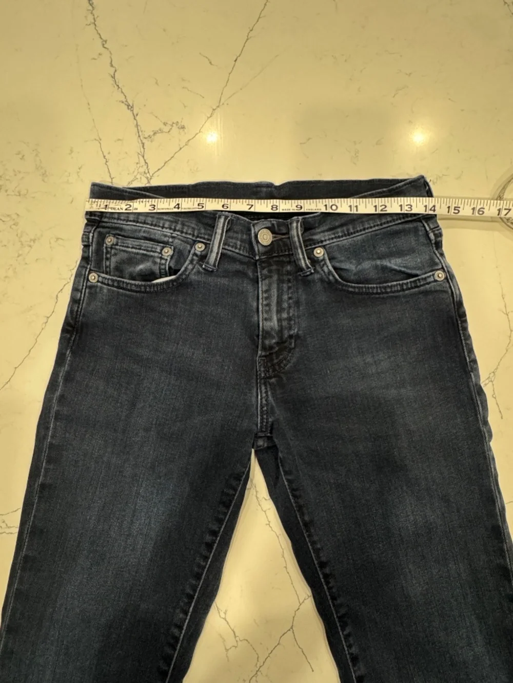 Levis waist shows 31