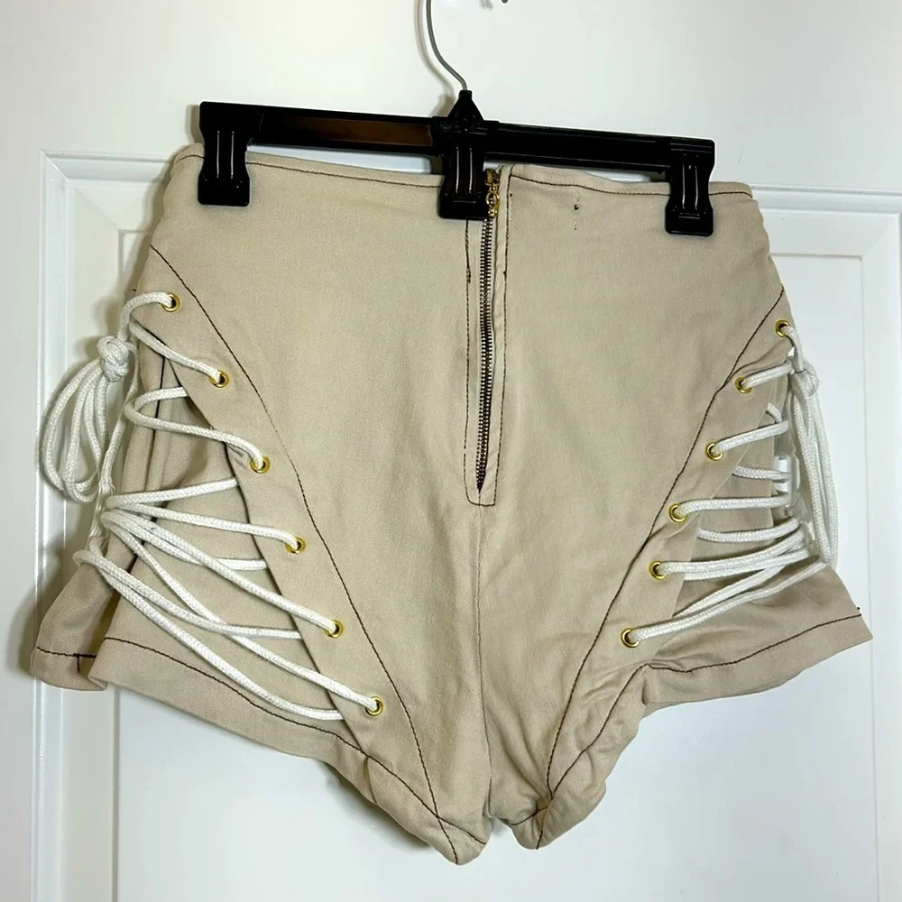 PrettyLittleThing shape ecru