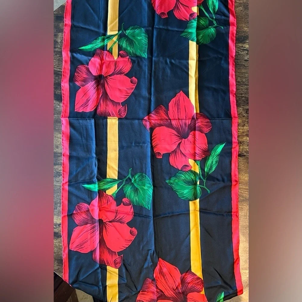 VINTAGE: | ladies 100% silk, scarf.