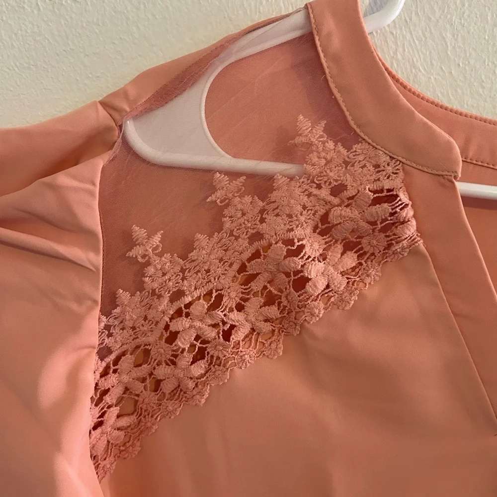 NWOT XL Peach‎ Pink Flutter Sleeve Lace Accent V Neck Blouse