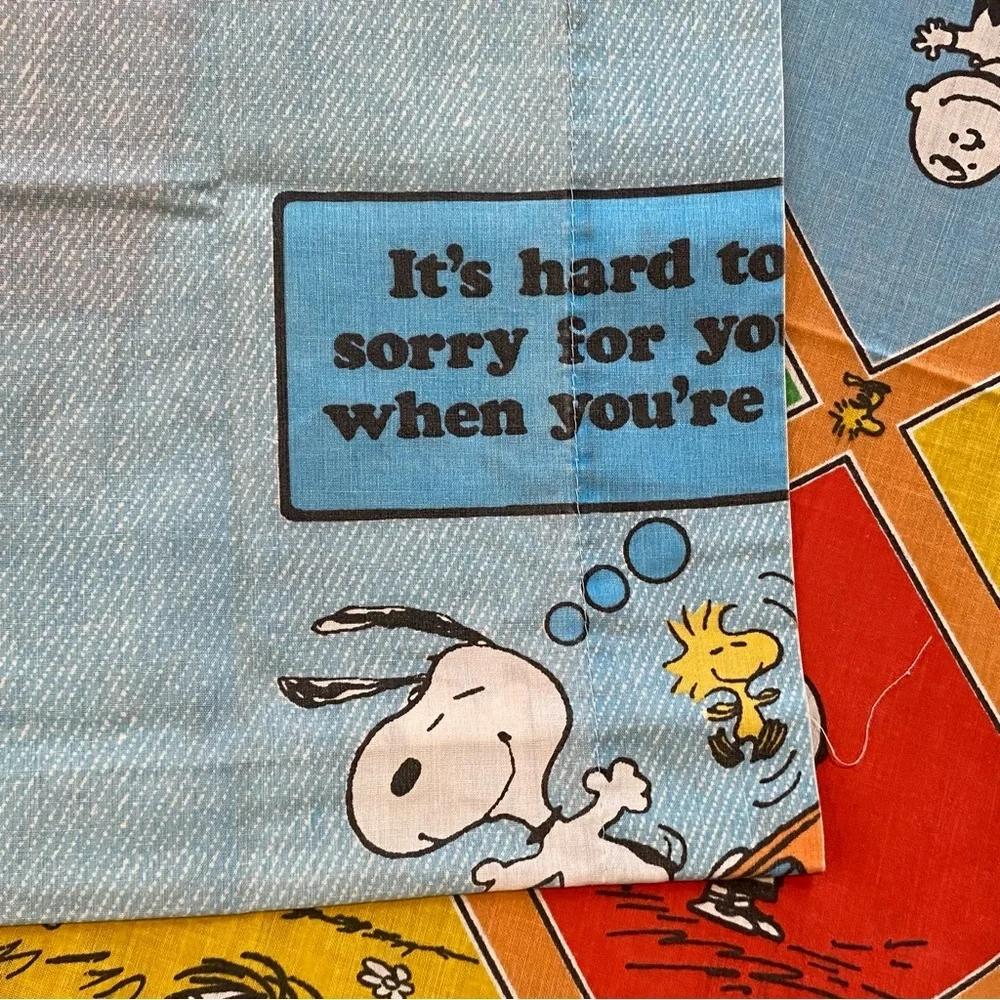 Peanuts snoopy details shape