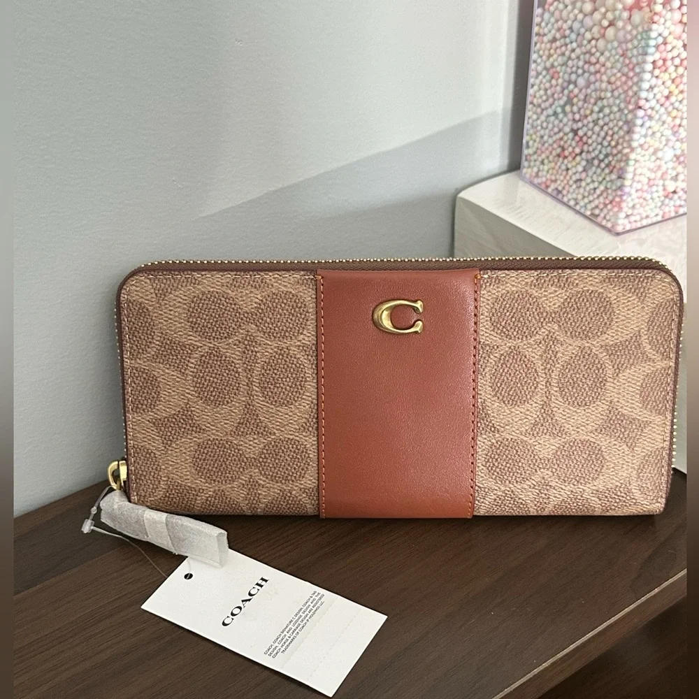Coach Essential Slim Wallet