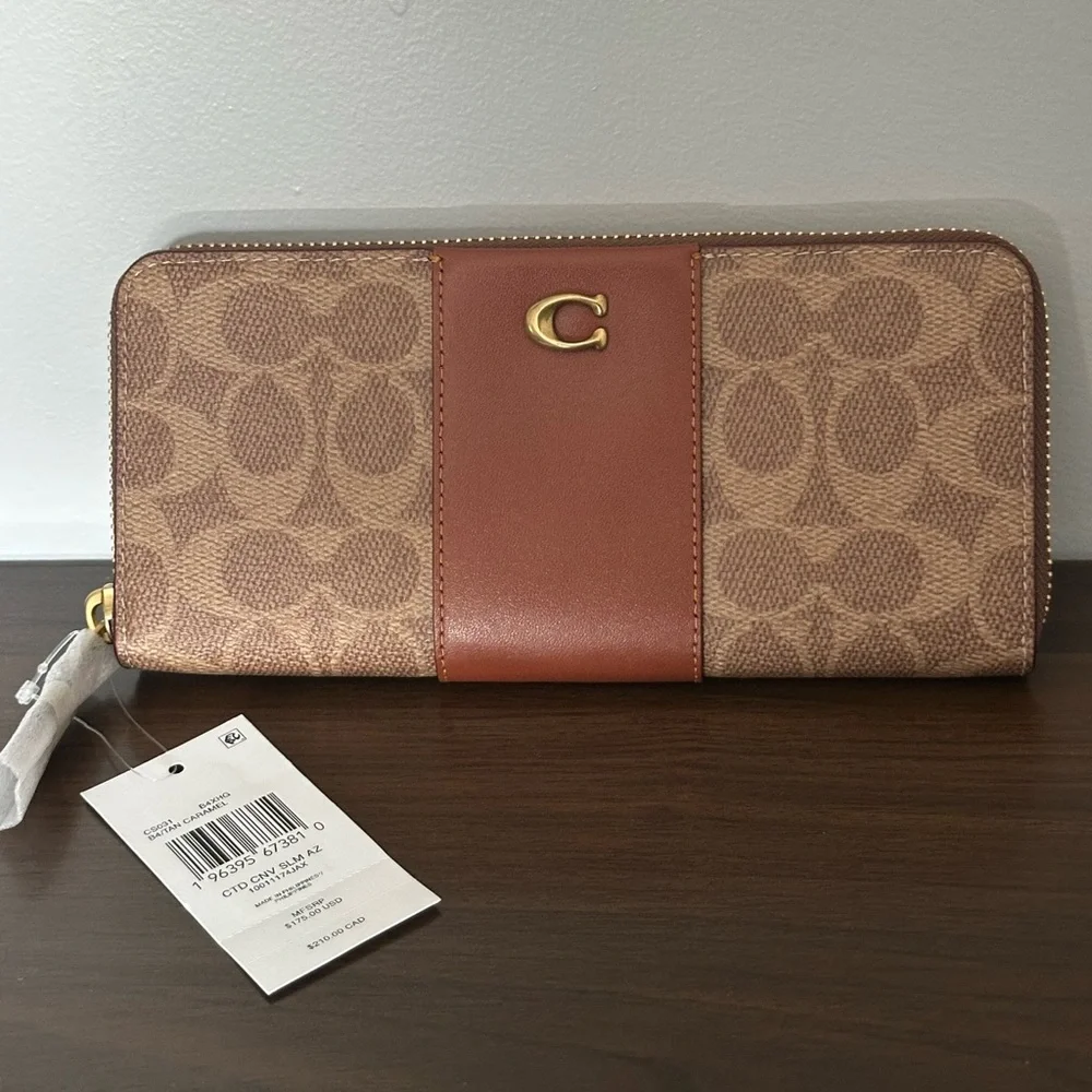 Coach Essential Slim Wallet