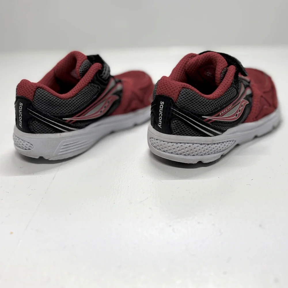 Saucony Kids Red Black Running Sneakers Size 6M Hook & Loop Shoes