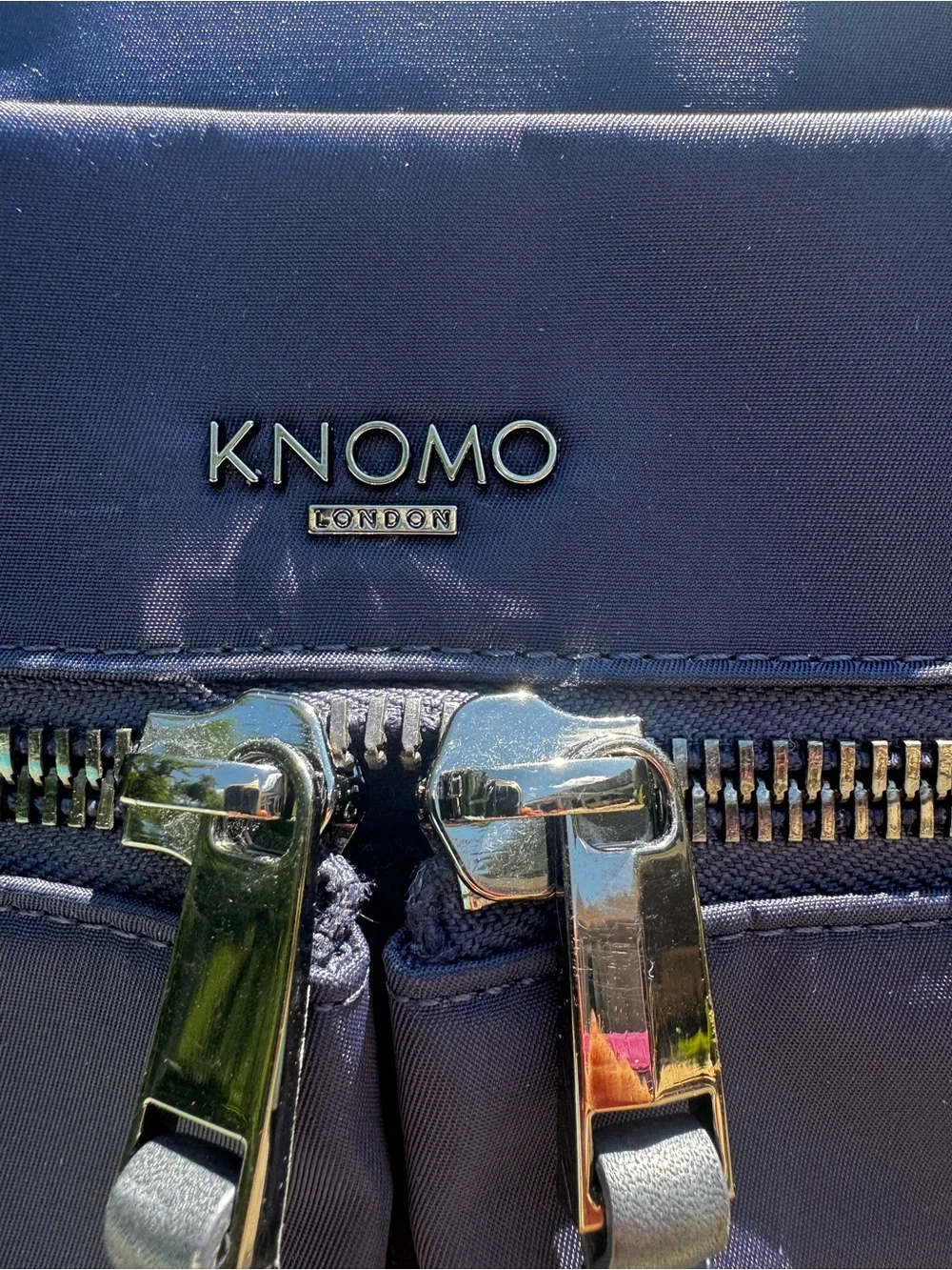 Knomo zippered look water