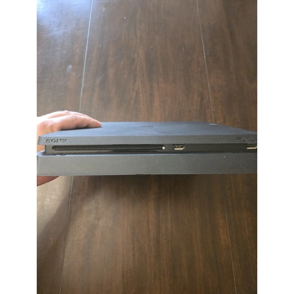 Sony PlayStation 4 Slim 1TB‎ Console Bundle w/ 1 Game TESTED