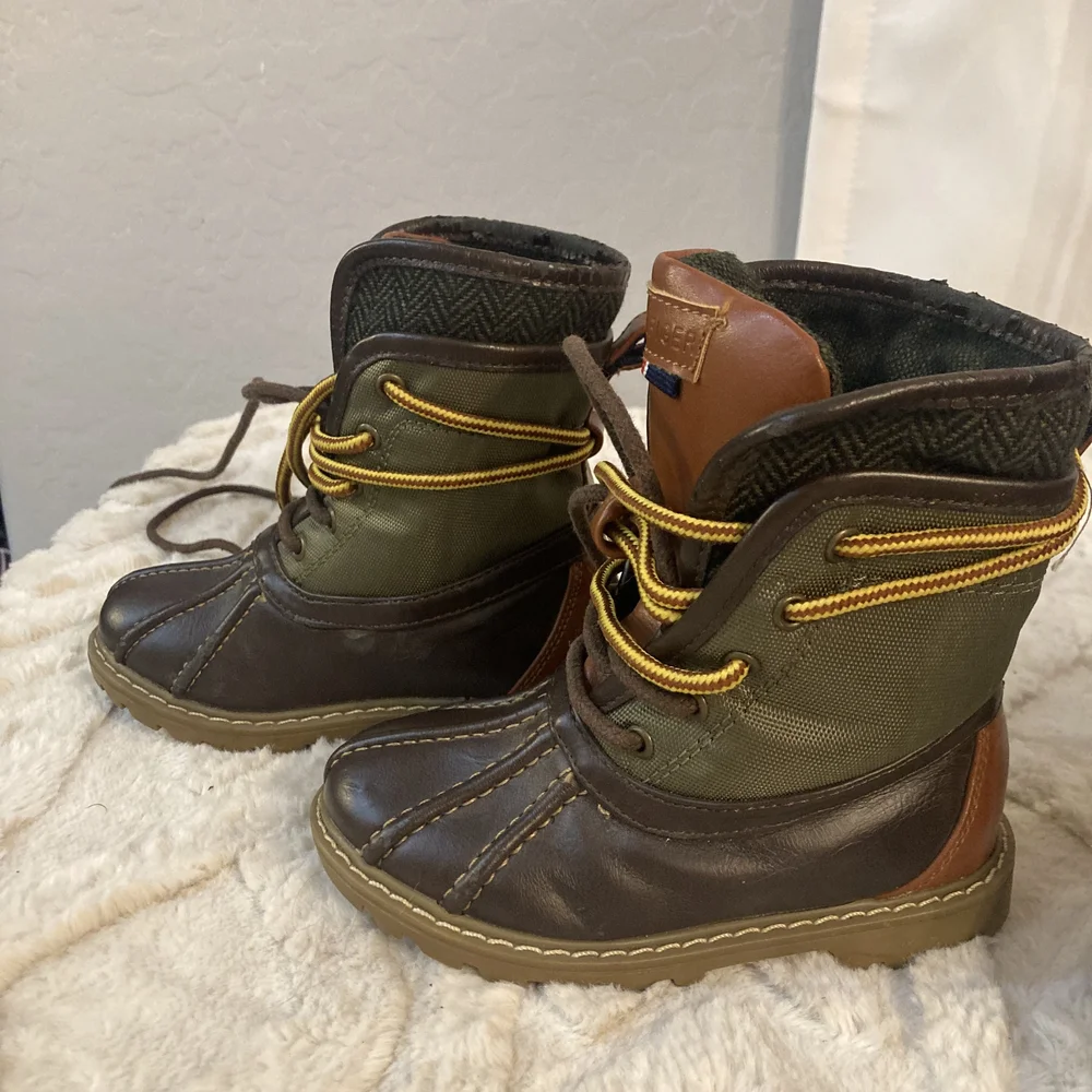Vintage Tommy Hilfiger Brown Leather Duck Boots with Tan Accents- Size 8 Toddler