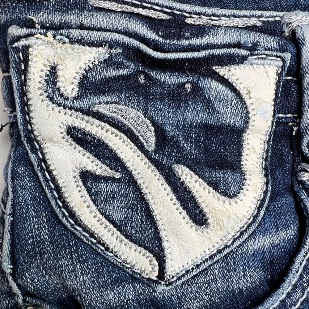 V.O. Jeans celebrate female