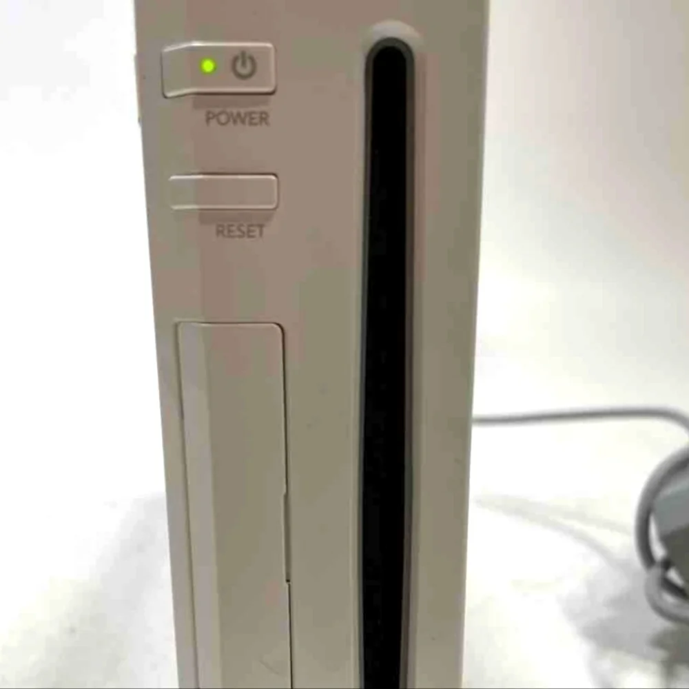 White Nintendo Wii RVL-001 Console W/ A/V & Power & Sensor Bar