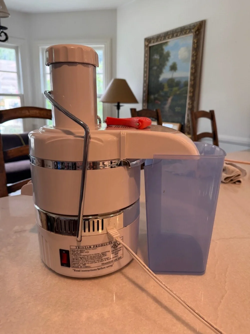 Jack lelannes White Electric power Juice Extractor with Blue Pulp Container