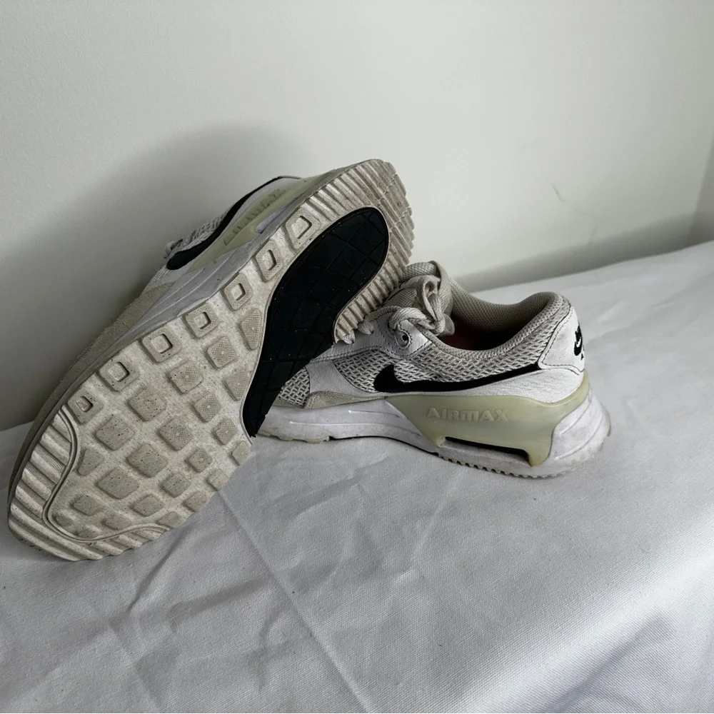 Nike women’s air