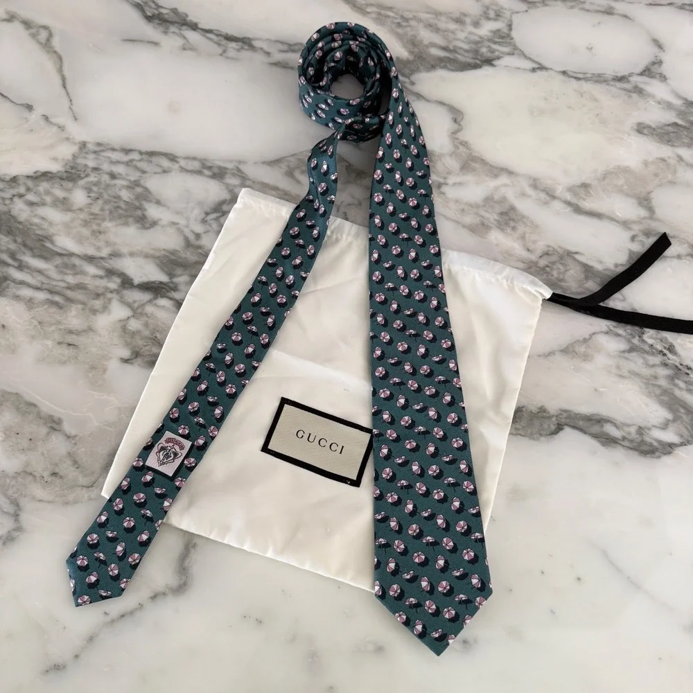 Gucci Necktie Tie 100% Silk Green Umbrella Pattern 3.2 inches New