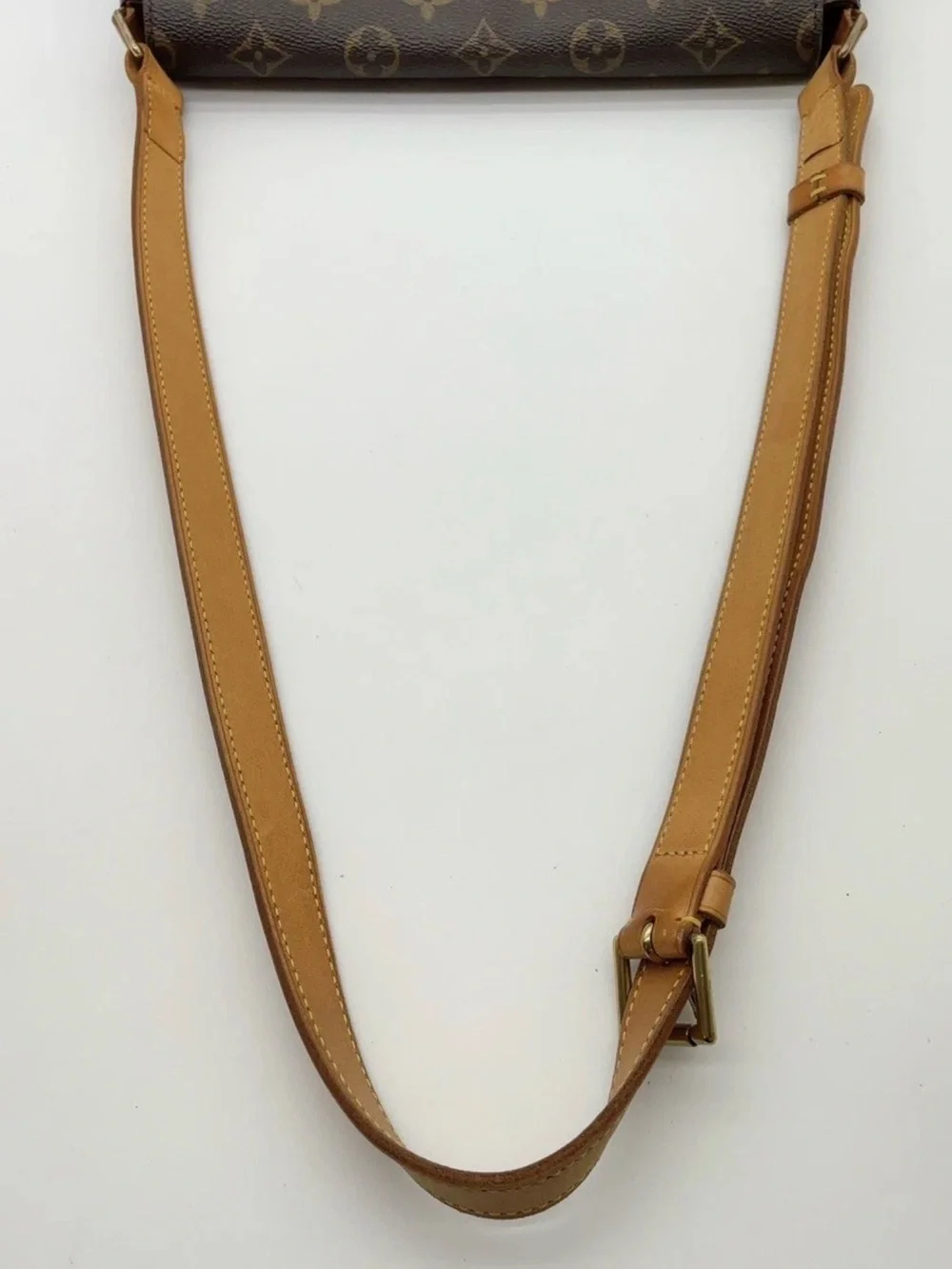 Louis Vuitton canvas scratches 40