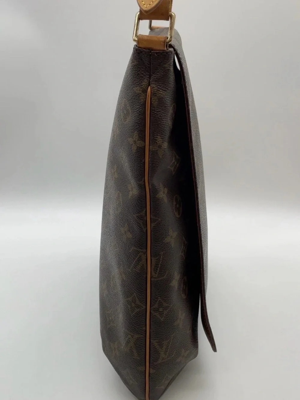 Louis Vuitton inclusion foul scratches