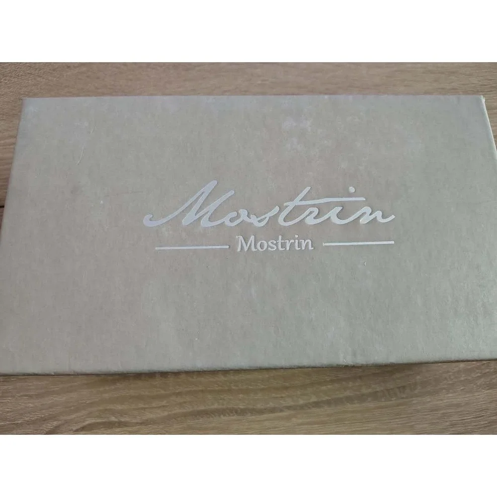 Mostrin step into