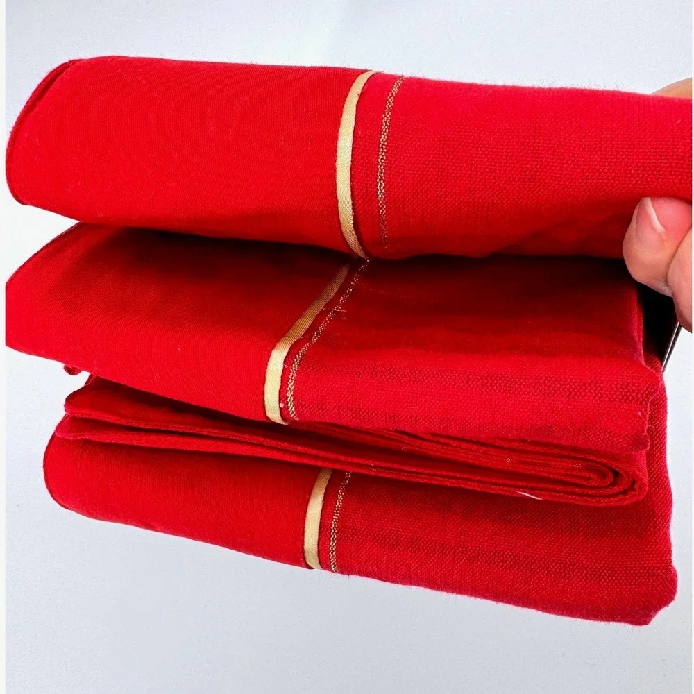 Classic Tidings Red Oblong Tablecloth 60x104 Gold Border Cotton Blend 8-10 Seats