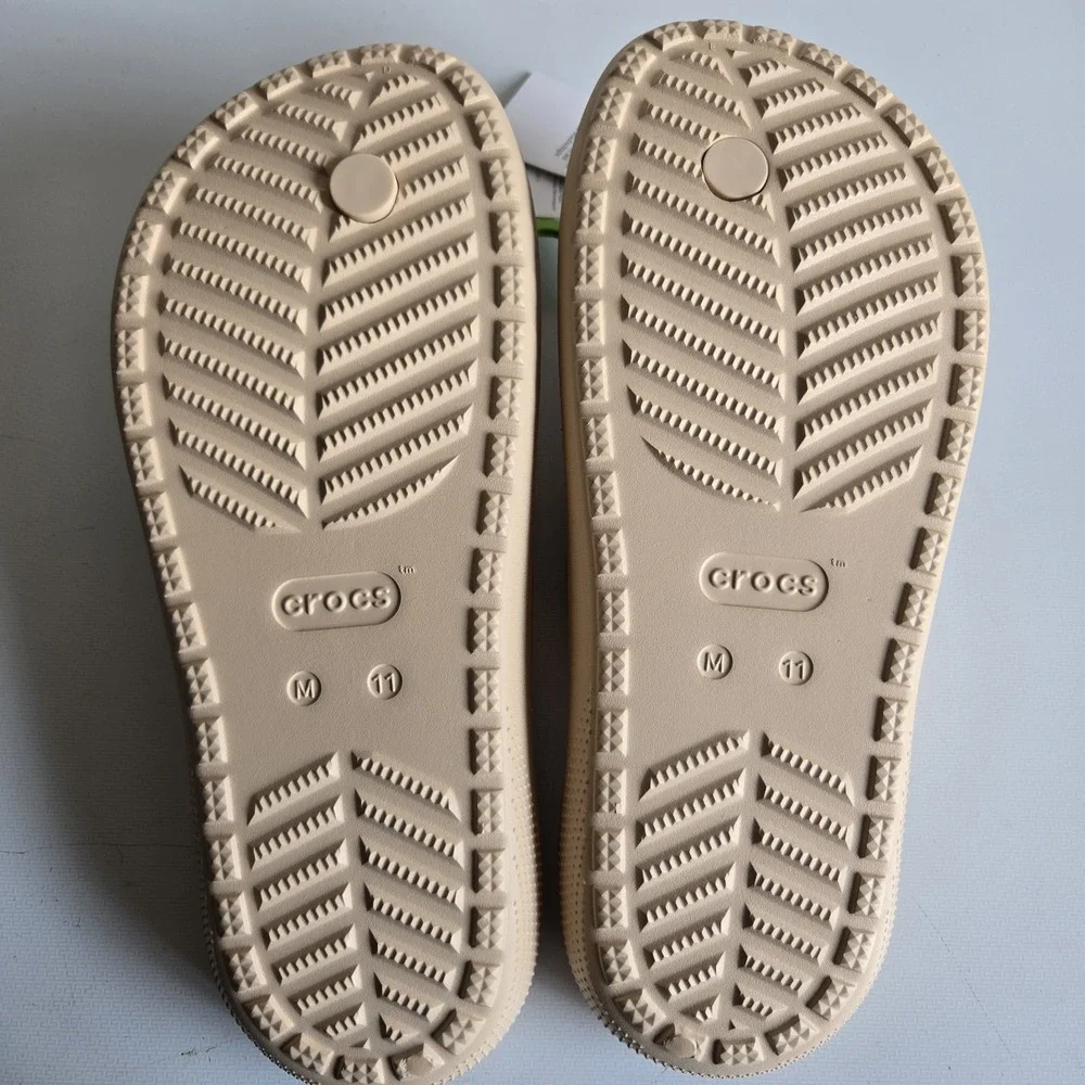 Crocs Classic Flip Flops V2 Sandals Beige Shitake Men's 11/‎ Women's 13 New