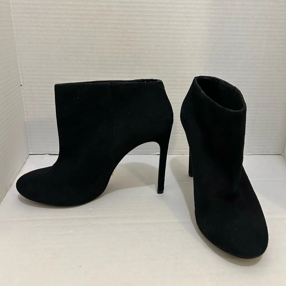 Pour La Victoire Adelle Suede Booties size 7.5 women Y2K