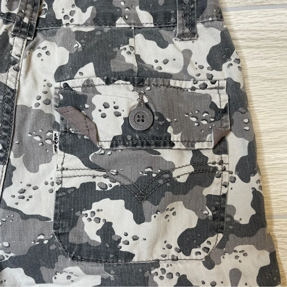 Levis levi’s gray