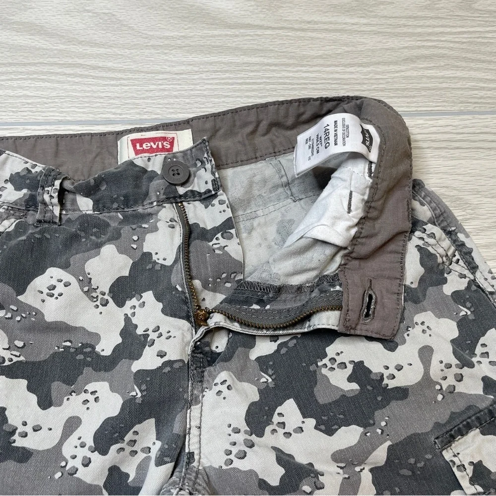 Levis levi’s gray
