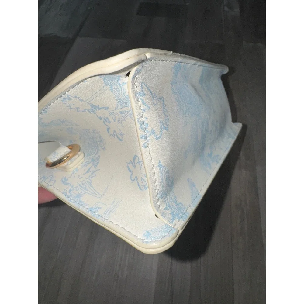 Aldo excellent lightly