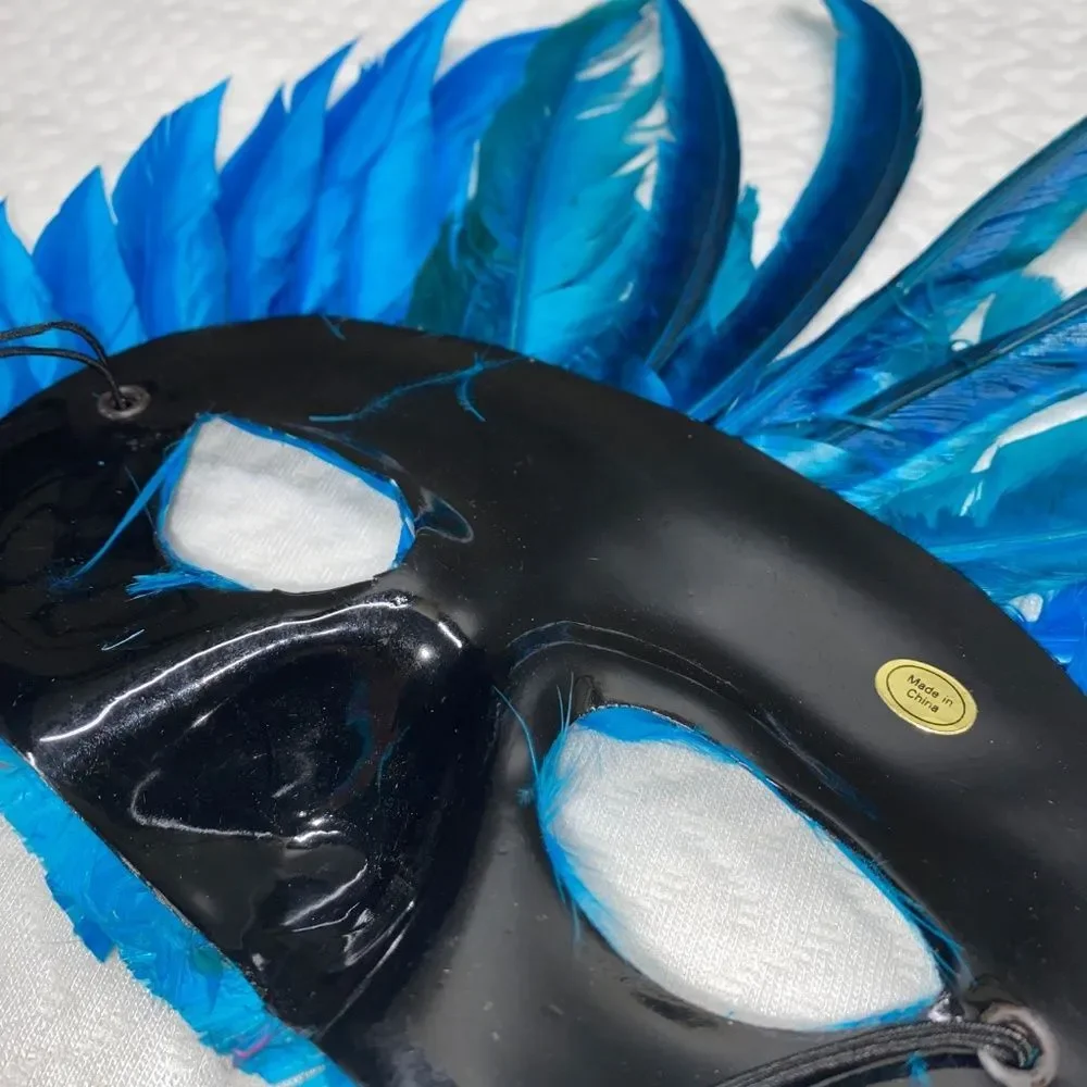 *8A blue feathered Venetian-style masquerade mask