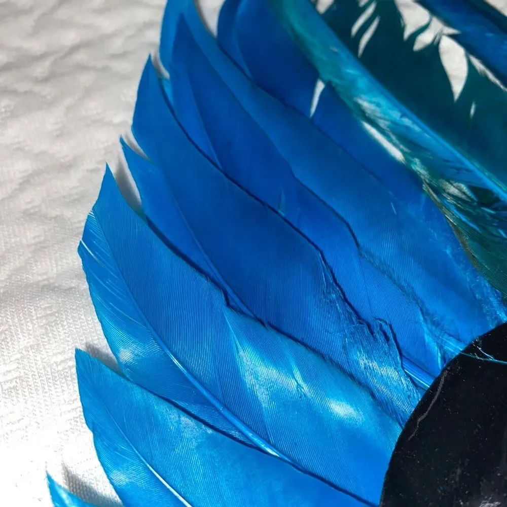 *8A blue feathered Venetian-style masquerade mask
