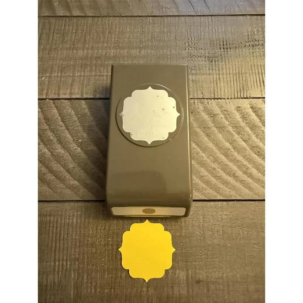 Stampin’ Up Bracket Label Shape Punch