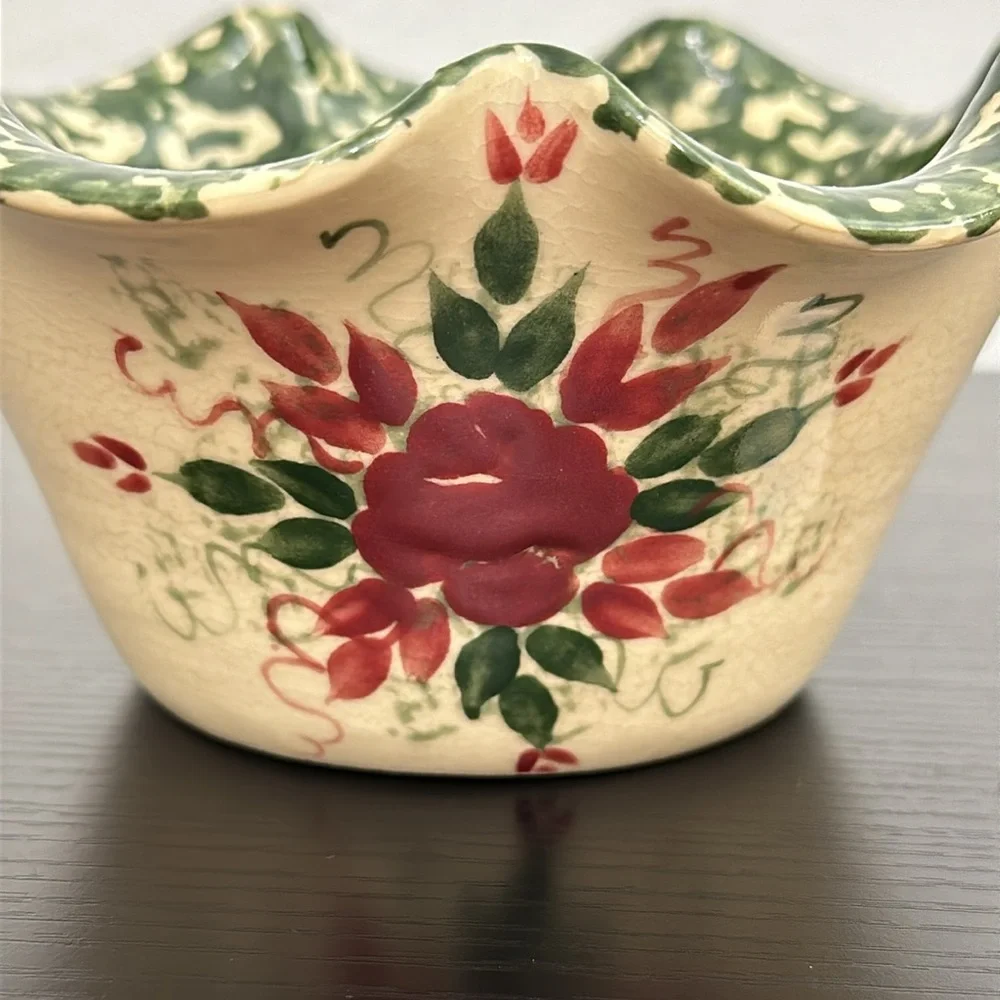 East Texas Pottery Sponge Ware Stoneware Green & Beige Scalloped Bowl