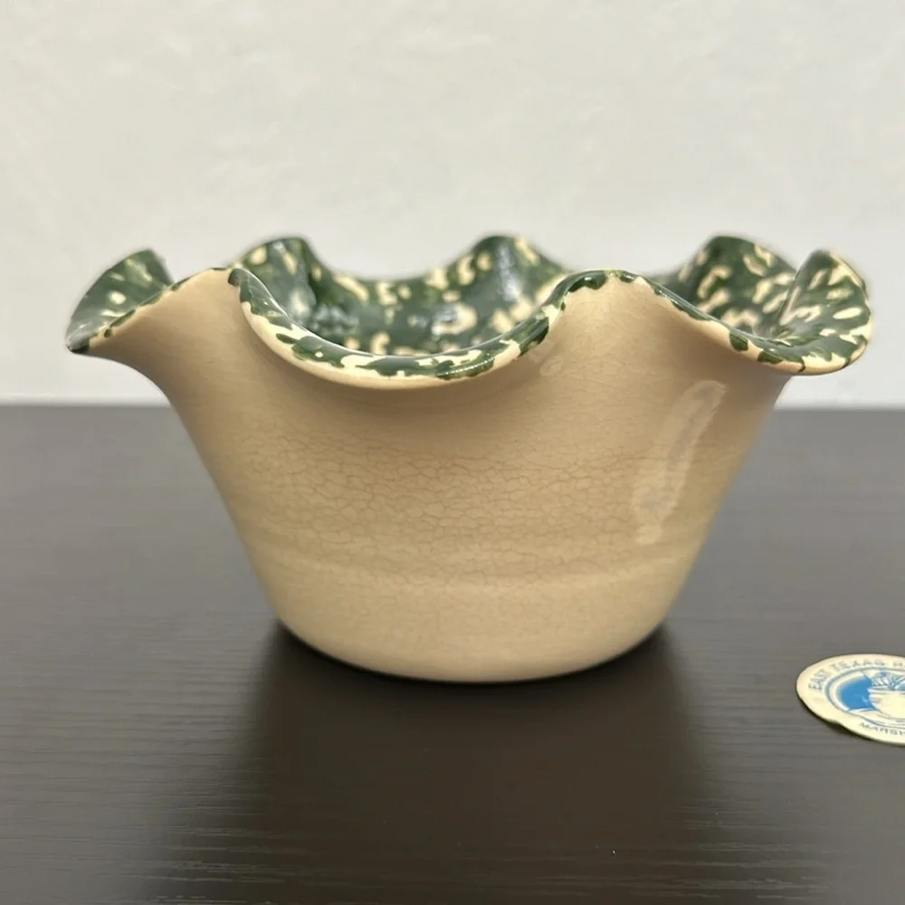 East Texas Pottery Sponge Ware Stoneware Green & Beige Scalloped Bowl