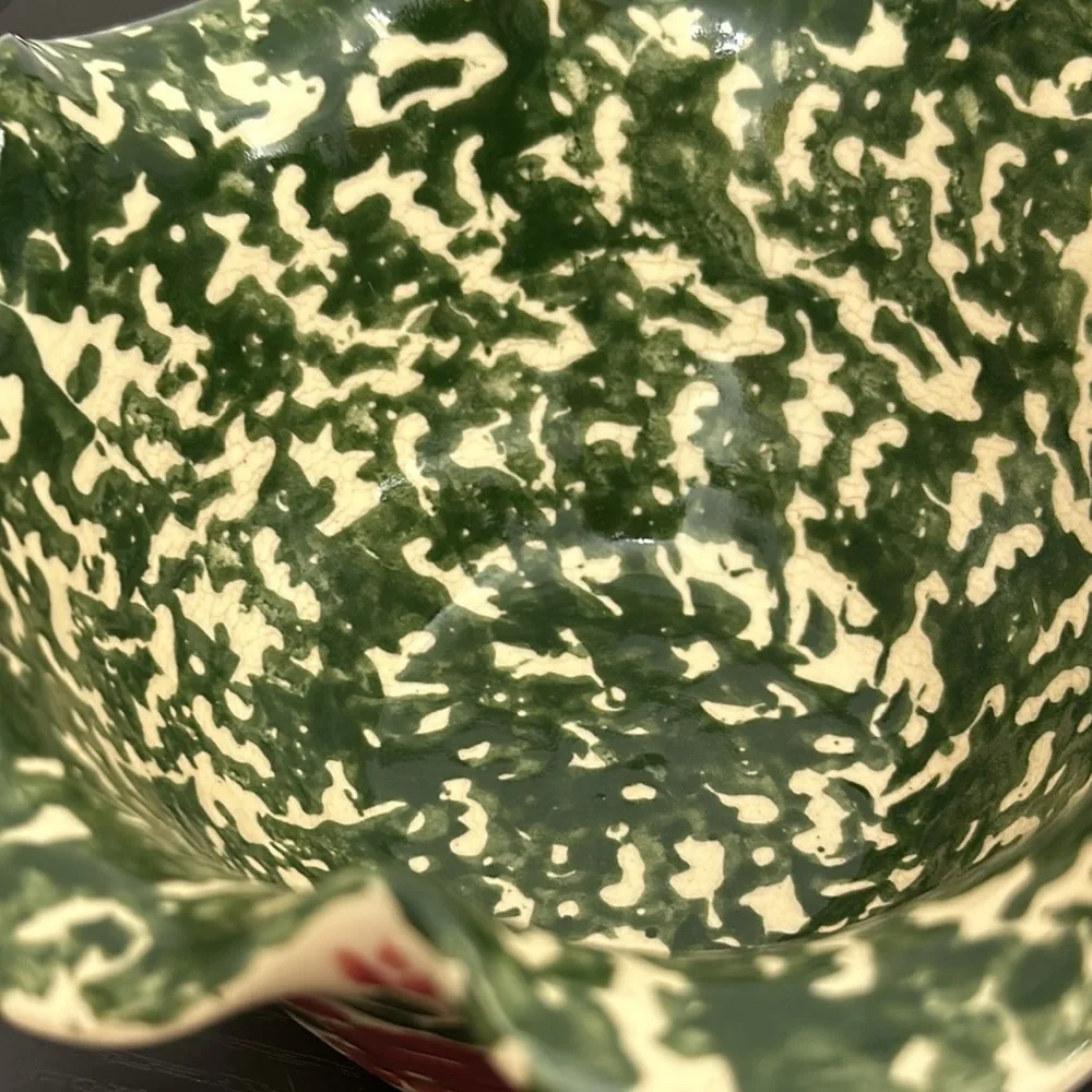 East Texas Pottery Sponge Ware Stoneware Green & Beige Scalloped Bowl