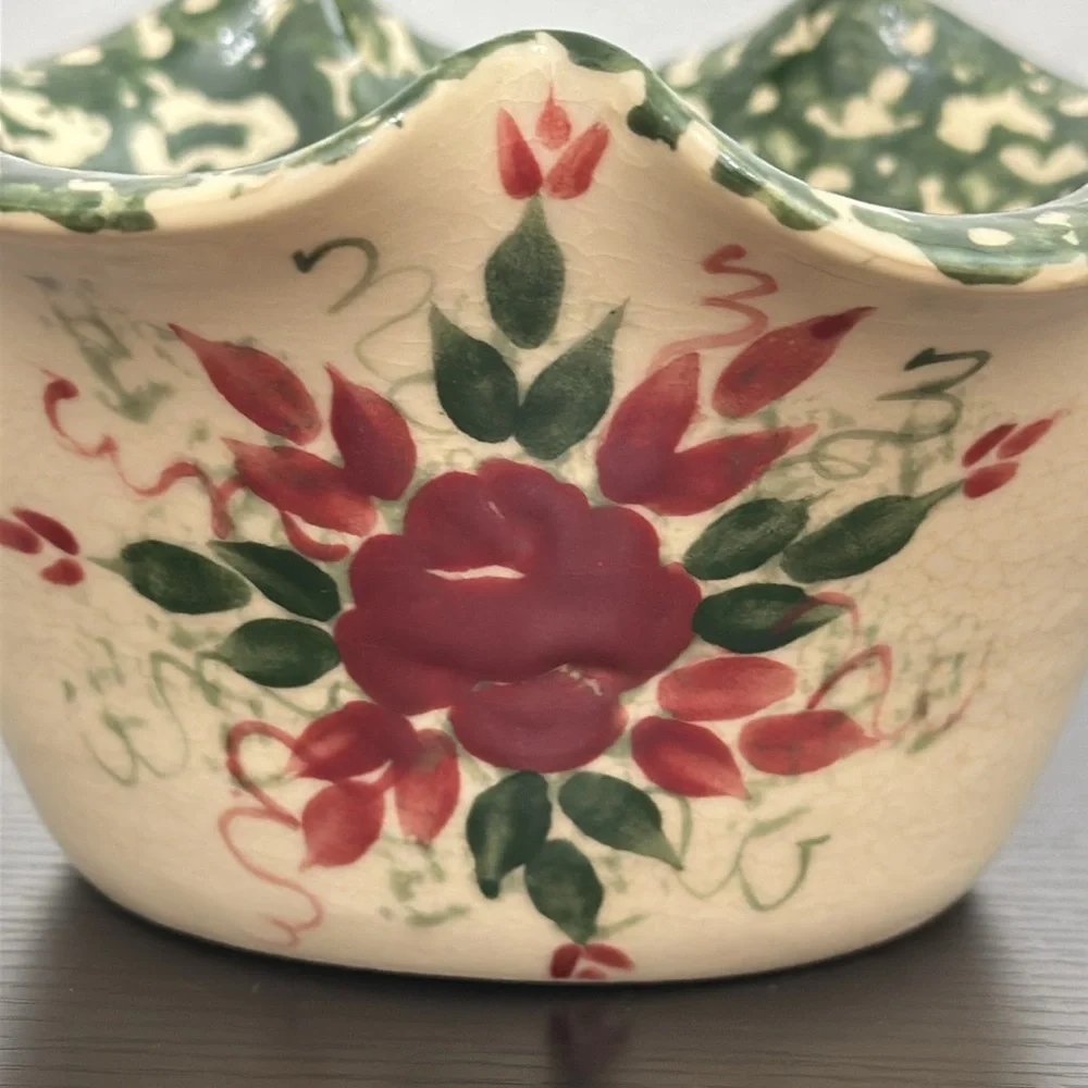 East Texas Pottery Sponge Ware Stoneware Green & Beige Scalloped Bowl